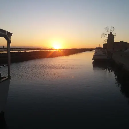 Gasthuis A Tre Passi Dal Centro Marsala
